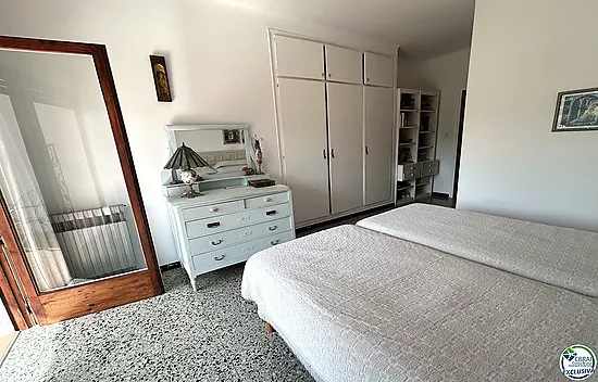 Casa en Llançà con licencia turística, vistas al mar y a pocos metros de la playa.
