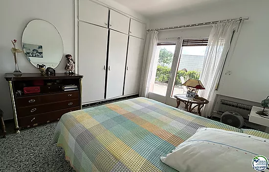 Casa en Llançà con licencia turística, vistas al mar y a pocos metros de la playa.
