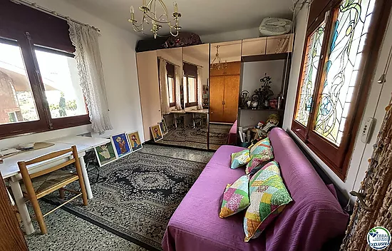 Casa en Llançà con licencia turística, vistas al mar y a pocos metros de la playa.