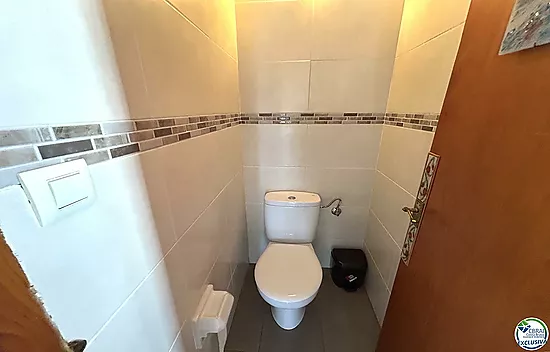 Casa en Llançà con licencia turística, vistas al mar y a pocos metros de la playa.