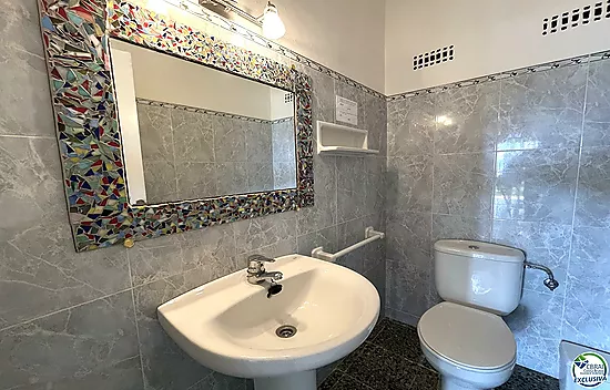 Casa en Llançà con licencia turística, vistas al mar y a pocos metros de la playa.