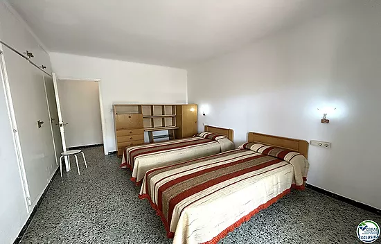 Casa en Llançà con licencia turística, vistas al mar y a pocos metros de la playa.