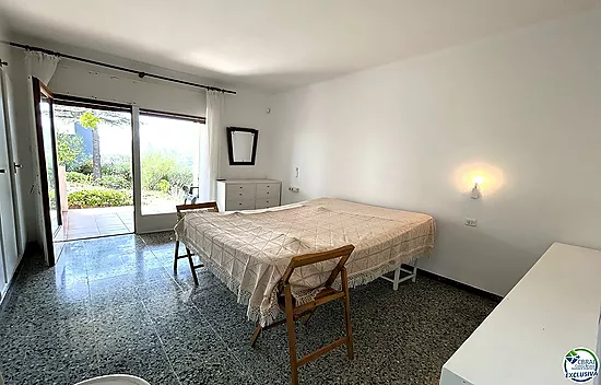 Casa en Llançà con licencia turística, vistas al mar y a pocos metros de la playa.