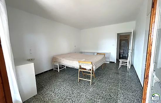 Casa en Llançà con licencia turística, vistas al mar y a pocos metros de la playa.