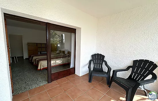 Casa en Llançà con licencia turística, vistas al mar y a pocos metros de la playa.