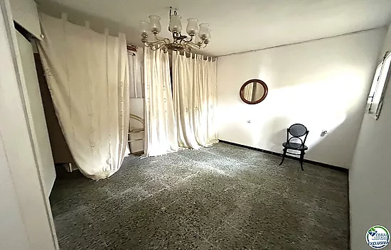 Casa en Llançà con licencia turística, vistas al mar y a pocos metros de la playa.
