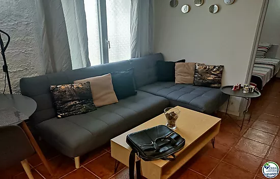 Gran oportunidad almacén-piso habitable en Empuriabrava