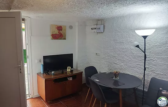 Gran oportunidad almacén-piso habitable en Empuriabrava