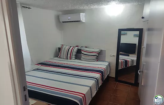 Gran oportunidad almacén-piso habitable en Empuriabrava