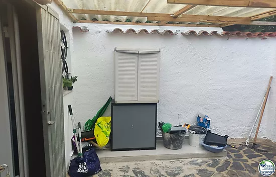 Gran oportunidad almacén-piso habitable en Empuriabrava