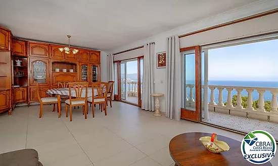 Villa exclusive avec des vues panoramiques spectaculaires sur la mer à El Port de la Selva