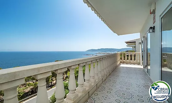 Villa exclusive avec des vues panoramiques spectaculaires sur la mer à El Port de la Selva