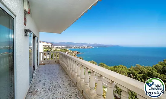 Villa exclusive avec des vues panoramiques spectaculaires sur la mer à El Port de la Selva