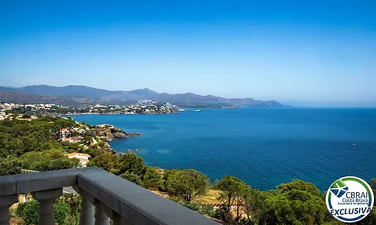 Villa exclusive avec des vues panoramiques spectaculaires sur la mer à El Port de la Selva