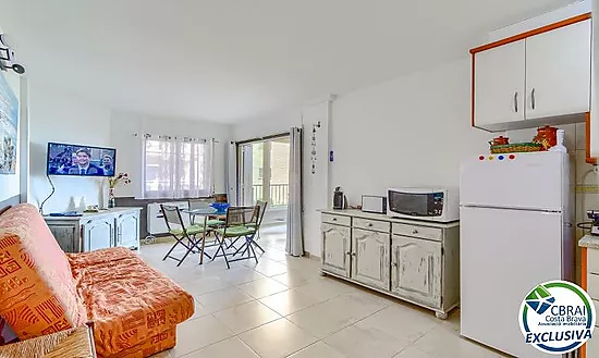 Seafront apartment with sea views in Salatar, Roses