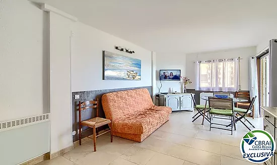 Seafront apartment with sea views in Salatar, Roses