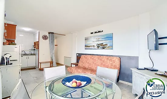 Seafront apartment with sea views in Salatar, Roses