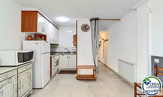Seafront apartment with sea views in Salatar, Roses