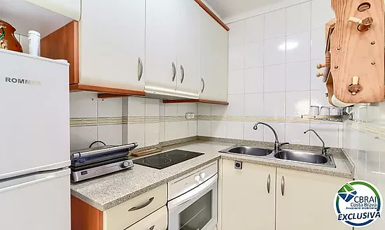 Seafront apartment with sea views in Salatar, Roses