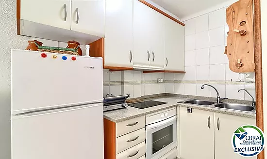 Seafront apartment with sea views in Salatar, Roses