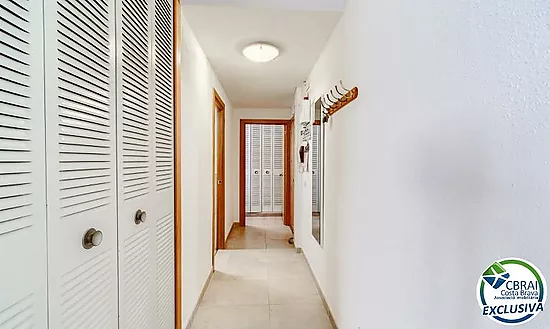 Seafront apartment with sea views in Salatar, Roses
