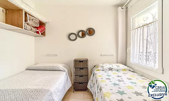 Seafront apartment with sea views in Salatar, Roses