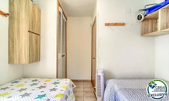 Seafront apartment with sea views in Salatar, Roses