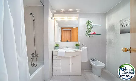 GRAN RESERVA Charming apartment just 50 meters from the beach, with swimming pools, communal garden