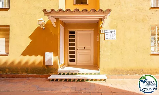 GRAN RESERVA Charming apartment just 50 meters from the beach, with swimming pools, communal garden