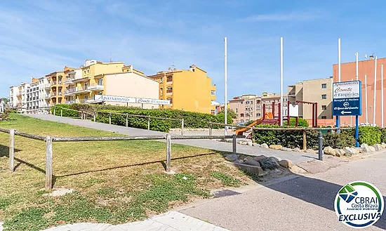 GRAN RESERVA Charming apartment just 50 meters from the beach, with swimming pools, communal garden