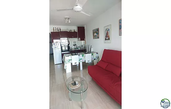 Appartement agréable au lac San Maurici, avec belle vue sur le canal, piscine et jardins communautai