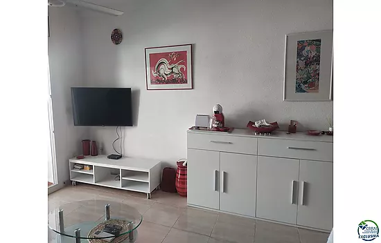 Appartement agréable au lac San Maurici, avec belle vue sur le canal, piscine et jardins communautai