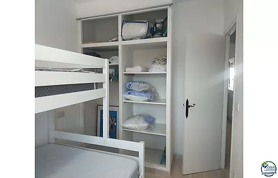 Appartement agréable au lac San Maurici, avec belle vue sur le canal, piscine et jardins communautai