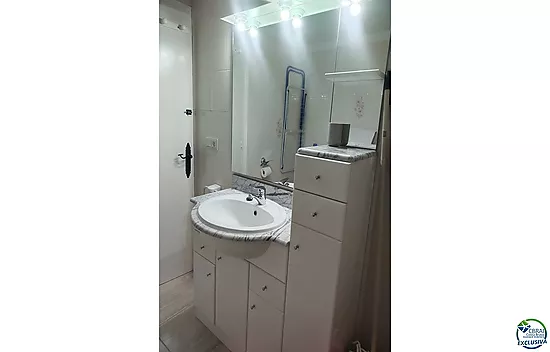 Appartement agréable au lac San Maurici, avec belle vue sur le canal, piscine et jardins communautai