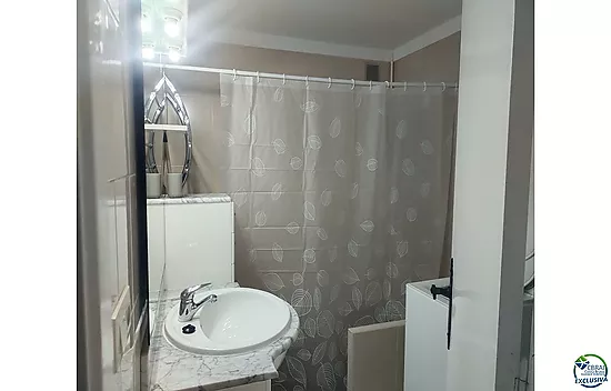 Appartement agréable au lac San Maurici, avec belle vue sur le canal, piscine et jardins communautai