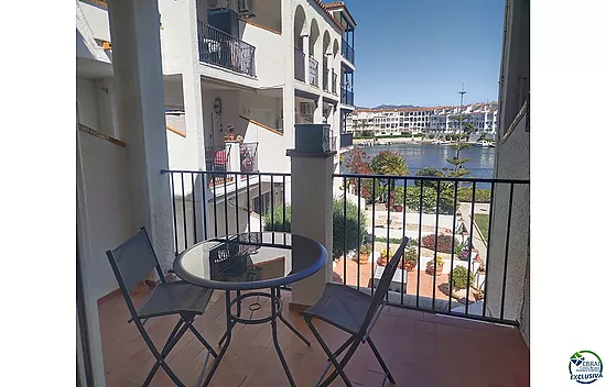 Appartement agréable au lac San Maurici, avec belle vue sur le canal, piscine et jardins communautai