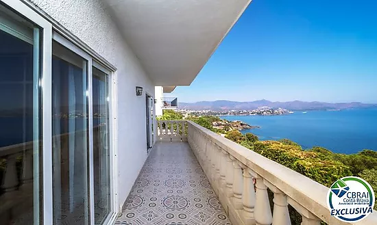 Villa exclusive avec des vues panoramiques spectaculaires sur la mer à El Port de la Selva