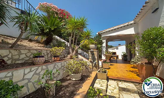 Villa exclusive avec des vues panoramiques spectaculaires sur la mer à El Port de la Selva