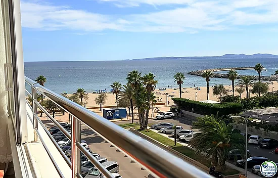 Primera línea, vistas espectaculares al mar, reformado.
