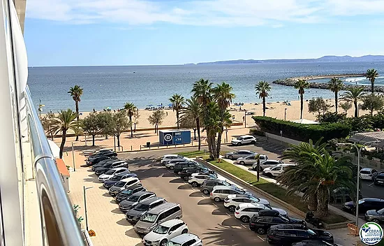 Primera línea, vistas espectaculares al mar, reformado.