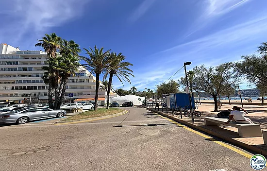 Primera línea, vistas espectaculares al mar, reformado.