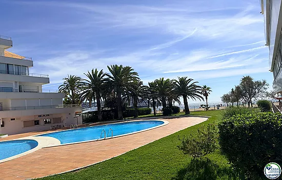 Primera línea, vistas espectaculares al mar, reformado.
