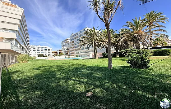 Primera línea, vistas espectaculares al mar, reformado.