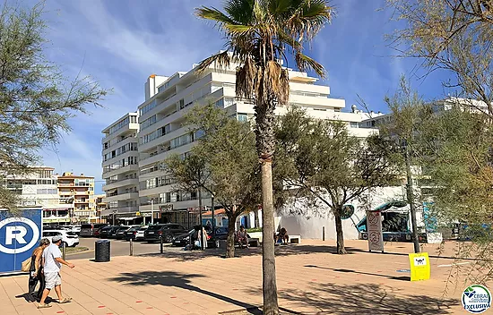 Primera línea, vistas espectaculares al mar, reformado.