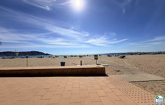 Primera línea, vistas espectaculares al mar, reformado.