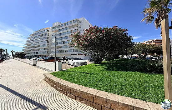 Primera línea, vistas espectaculares al mar, reformado.