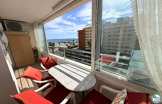 Primera línea, vistas espectaculares al mar, reformado.