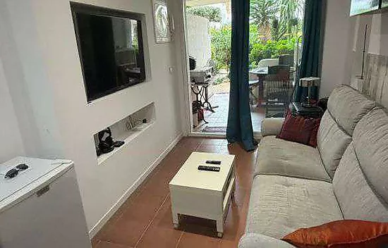 2-bedroom ground-floor apartment with a terrace in a complex with a pool