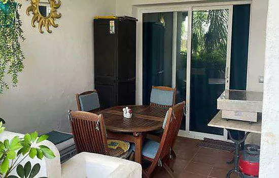 2-bedroom ground-floor apartment with a terrace in a complex with a pool