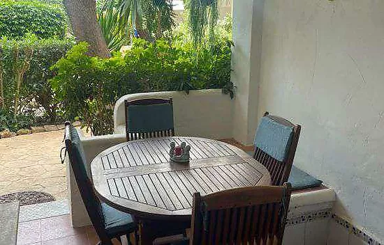 2-bedroom ground-floor apartment with a terrace in a complex with a pool